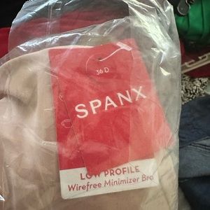 New never opened Spanx low profile minimizer bra. Vintage Rose.